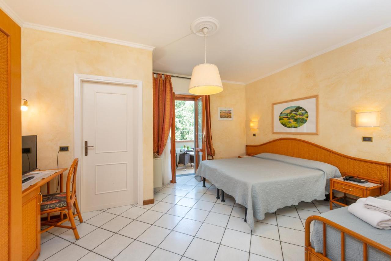 Hotel Tirreno Forte dei Marmi Bagian luar foto
