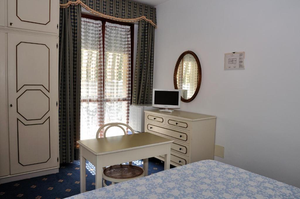 Hotel Tirreno Forte dei Marmi Ruang foto
