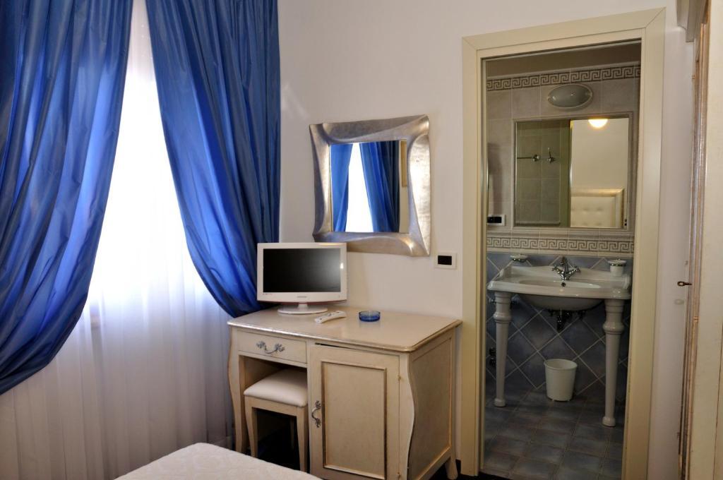 Hotel Tirreno Forte dei Marmi Bagian luar foto