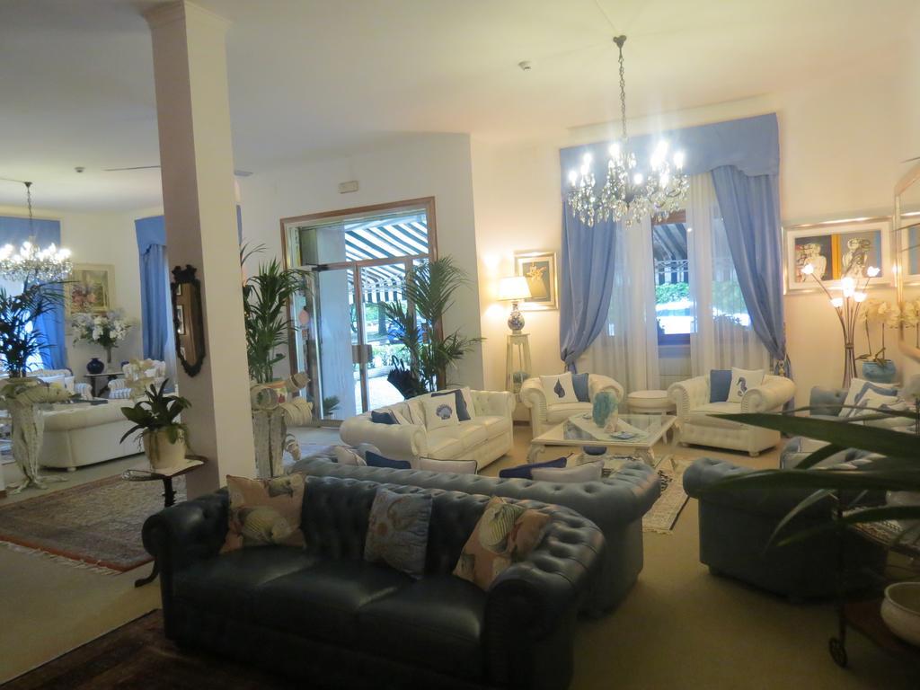 Hotel Tirreno Forte dei Marmi Bagian luar foto
