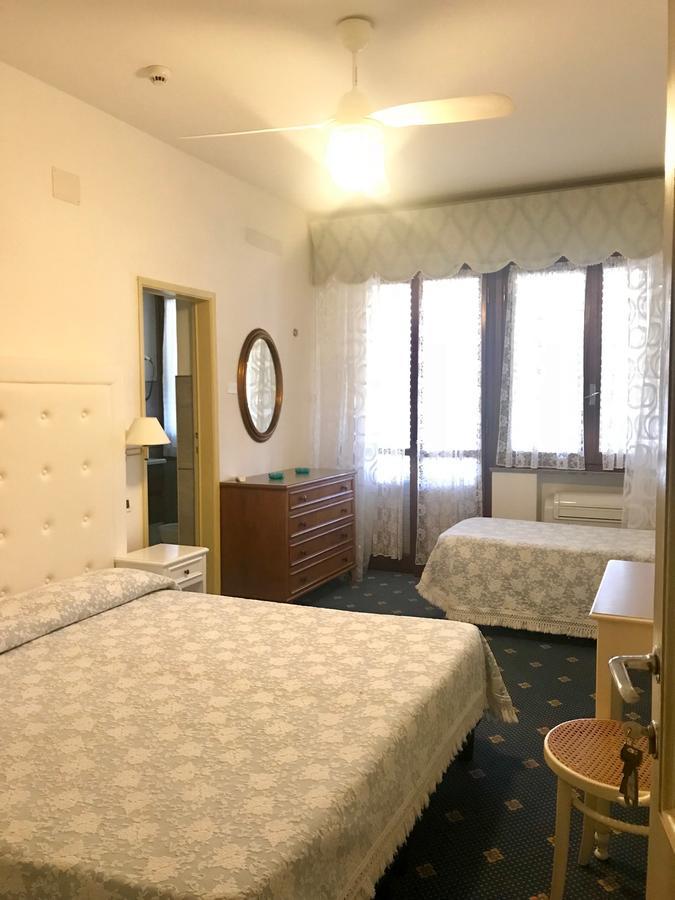 Hotel Tirreno Forte dei Marmi Bagian luar foto