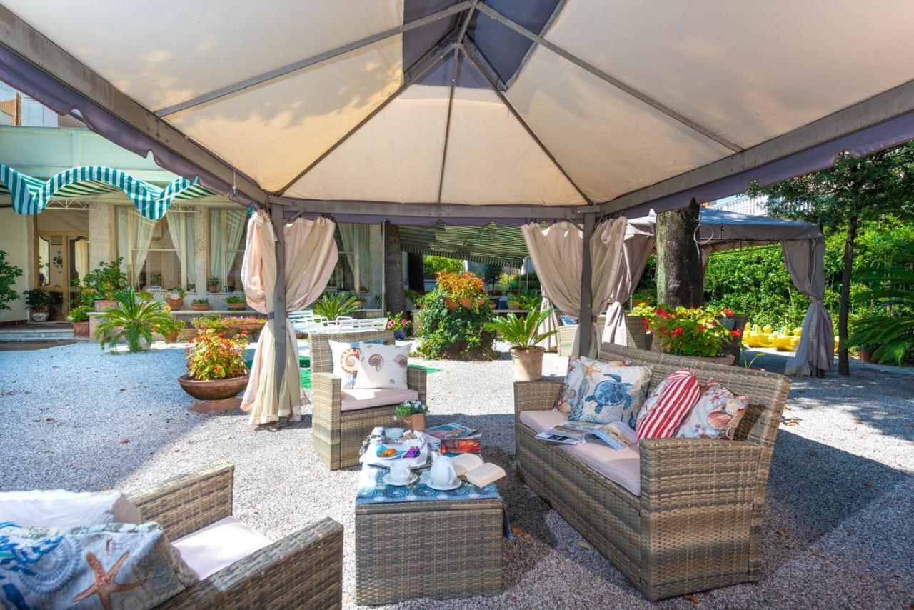 Hotel Tirreno Forte dei Marmi Bagian luar foto