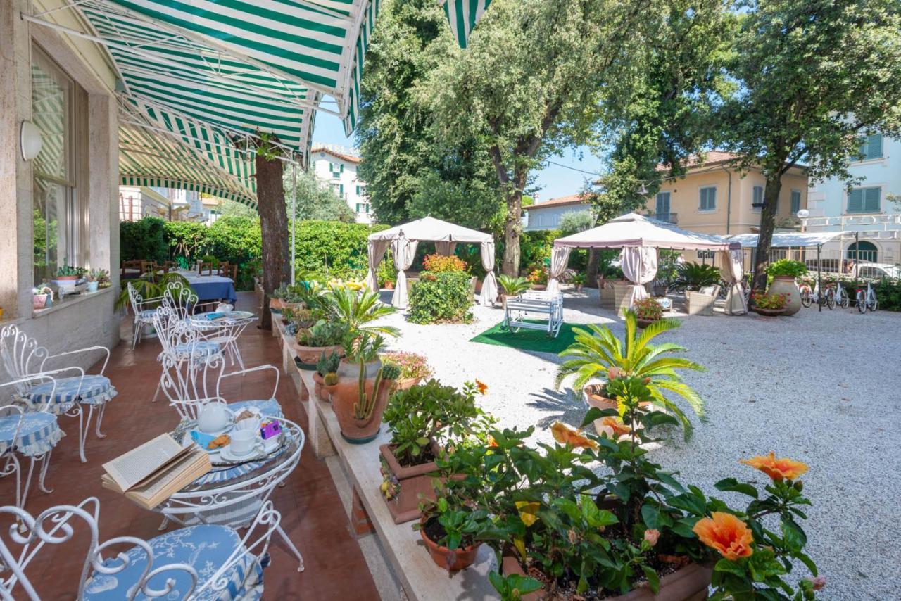Hotel Tirreno Forte dei Marmi Bagian luar foto