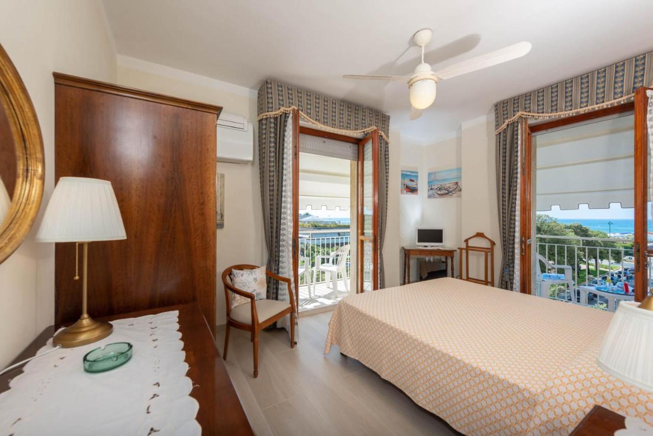Hotel Tirreno Forte dei Marmi Bagian luar foto